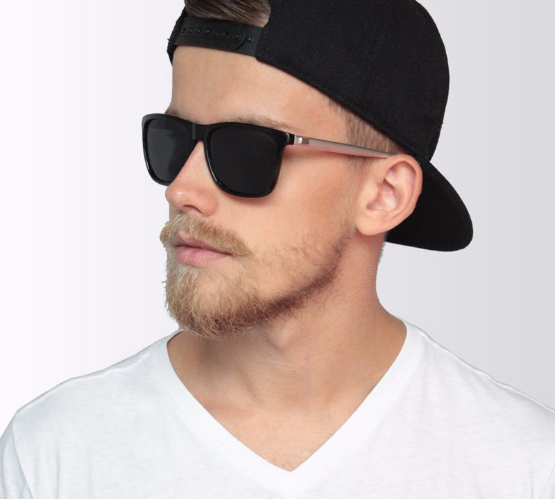 Suitable for all types of faces, the elegant polarized sunglasses are a must for men to wear in the summer.